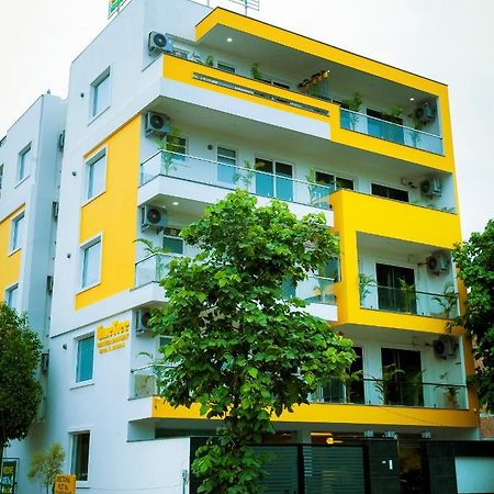 Lime Tree Luxury Studio - Service Apartment Near Artemis Hospital ,Гургаон Экстерьер фото
