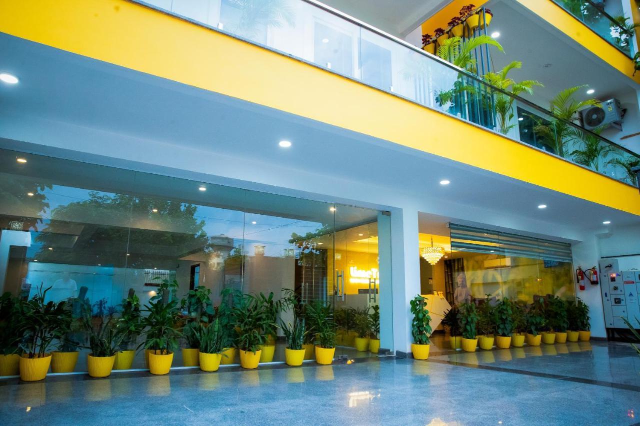Lime Tree Luxury Studio - Service Apartment Near Artemis Hospital ,Гургаон Экстерьер фото