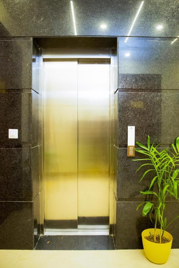 Lime Tree Luxury Studio - Service Apartment Near Artemis Hospital ,Гургаон Экстерьер фото