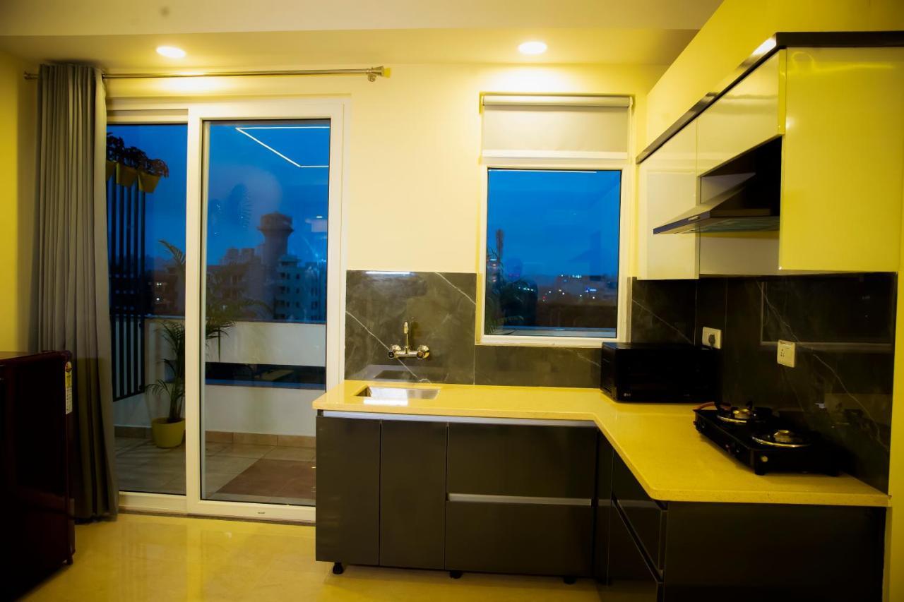 Lime Tree Luxury Studio - Service Apartment Near Artemis Hospital ,Гургаон Экстерьер фото