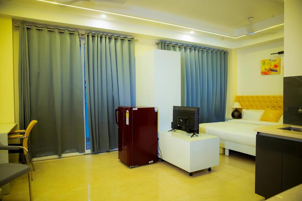 Lime Tree Luxury Studio - Service Apartment Near Artemis Hospital ,Гургаон Экстерьер фото