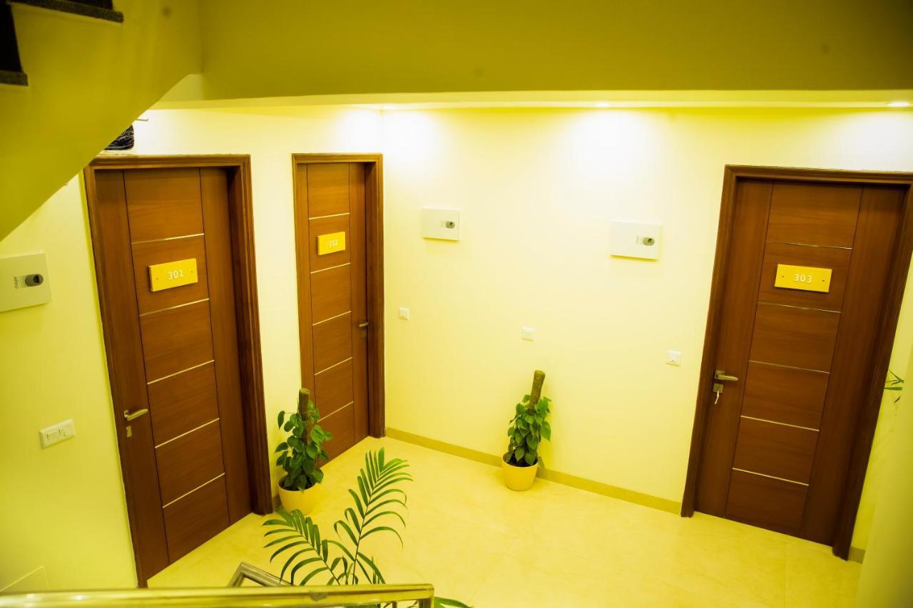Lime Tree Luxury Studio - Service Apartment Near Artemis Hospital ,Гургаон Экстерьер фото