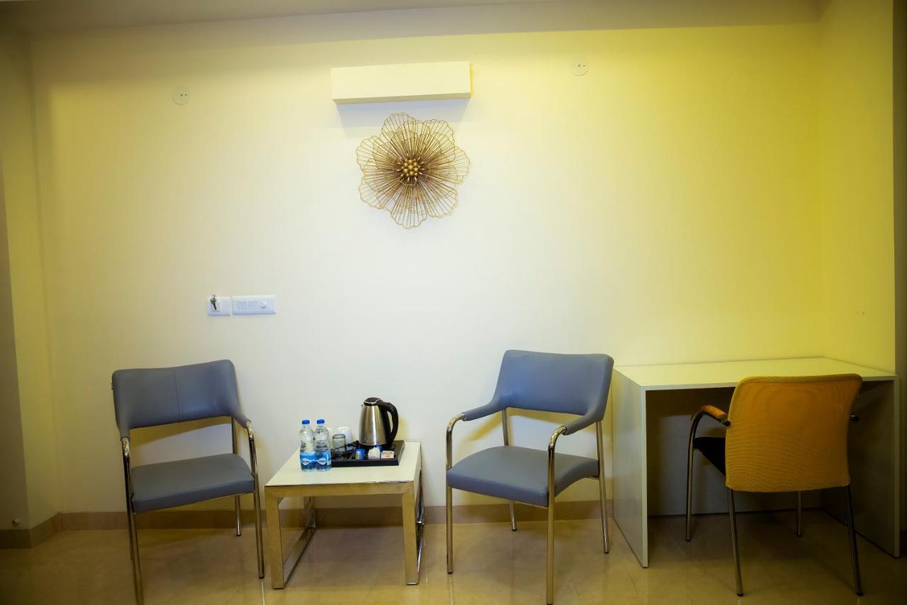 Lime Tree Luxury Studio - Service Apartment Near Artemis Hospital ,Гургаон Экстерьер фото